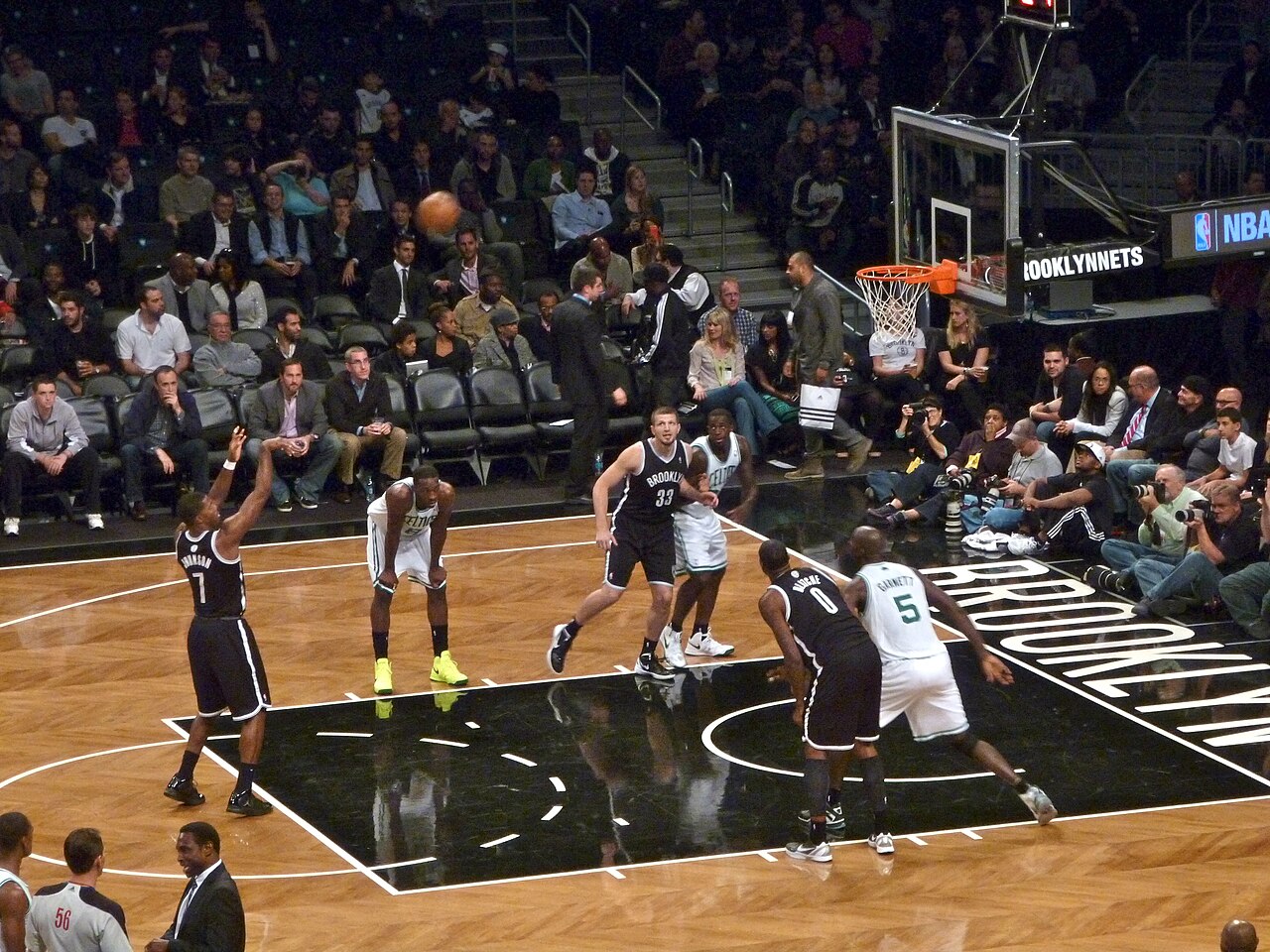 NBA季后赛观察：湖人的赛季前景与阵容磨合